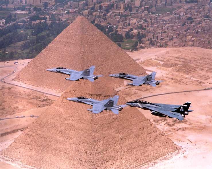 CVW-17PyramidFly-by.jpg (63320 bytes)